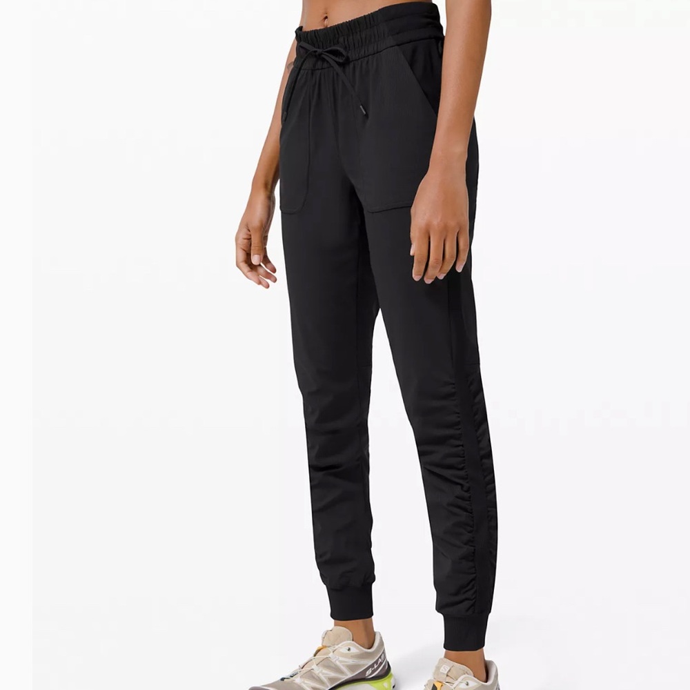 Lululemon Beyond the Studio Joggers Black Size 8